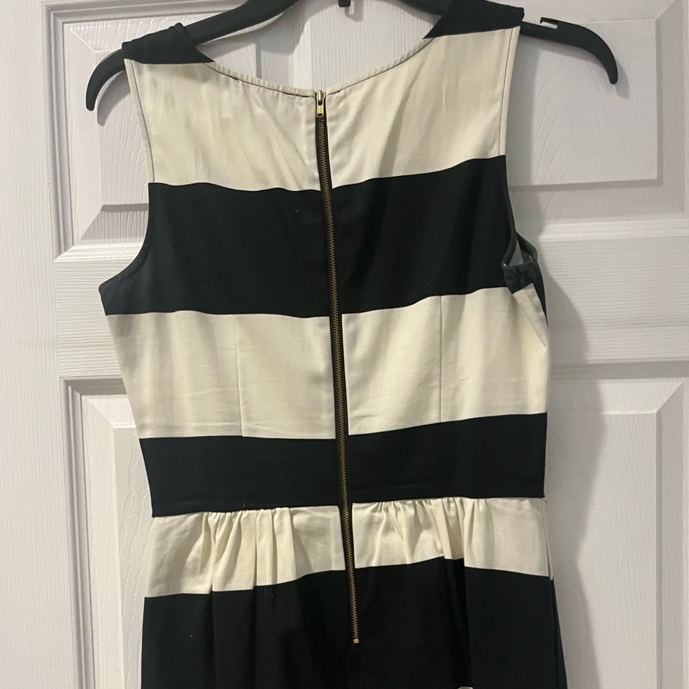Limited black and white sleeveless striped dress - Picture 4 of 5